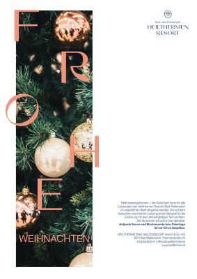 Gutschein mit Bild von Weihnachtsbaumästen mit weißen Kugeln darauf